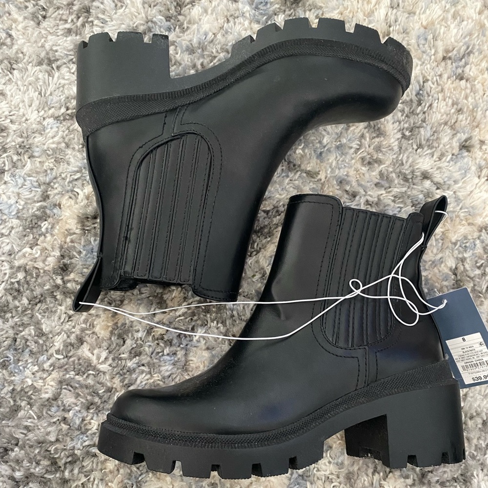 Chelsea Black Boots